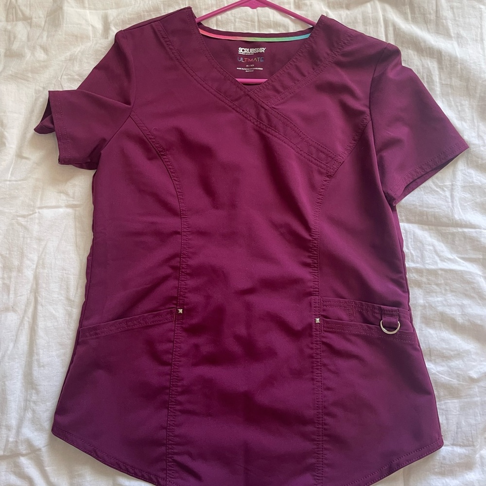 Women’s Scrub Top : burgundy